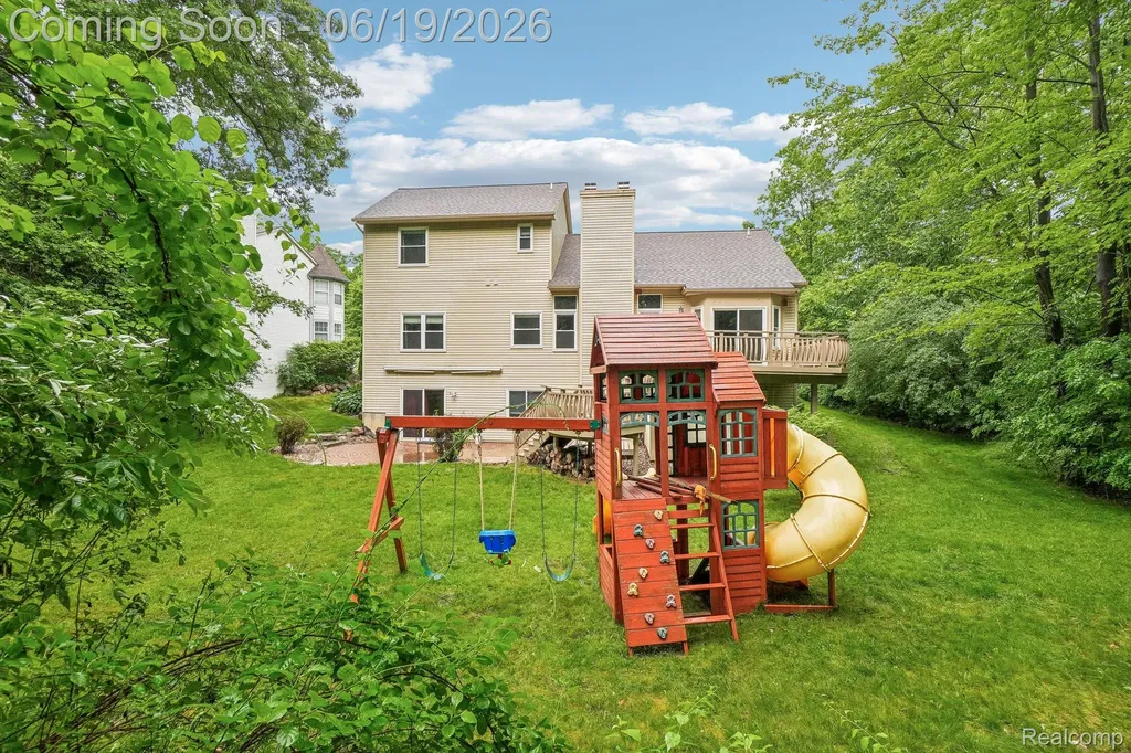 2093 Deer Run Trail Waterford Charter Township MI 48329