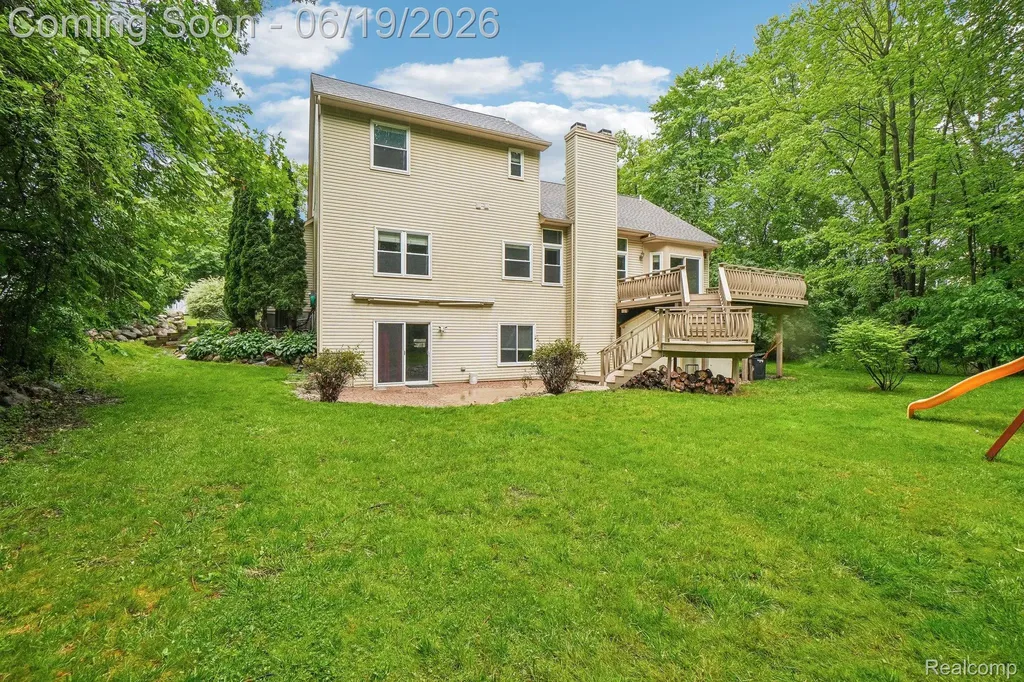 2093 Deer Run Trail Waterford Charter Township MI 48329
