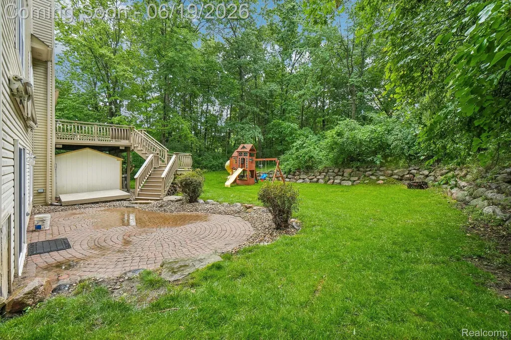 2093 Deer Run Trail Waterford Charter Township MI 48329
