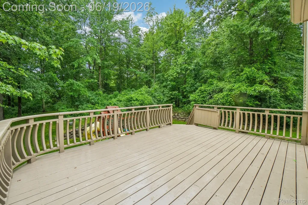 2093 Deer Run Trail Waterford Charter Township MI 48329