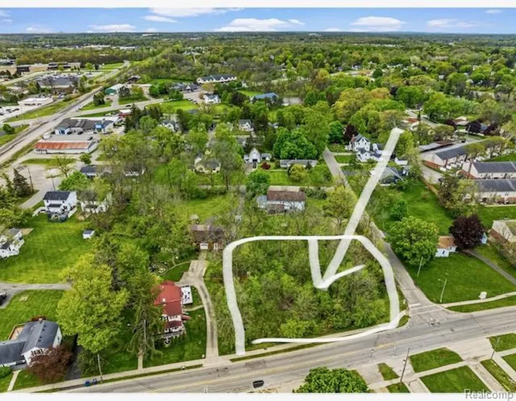 329 Reid Road Grand Blanc City MI 48439
