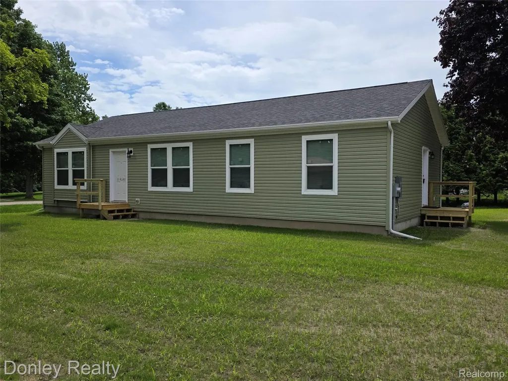 20 Hillview Peck Village MI 48466