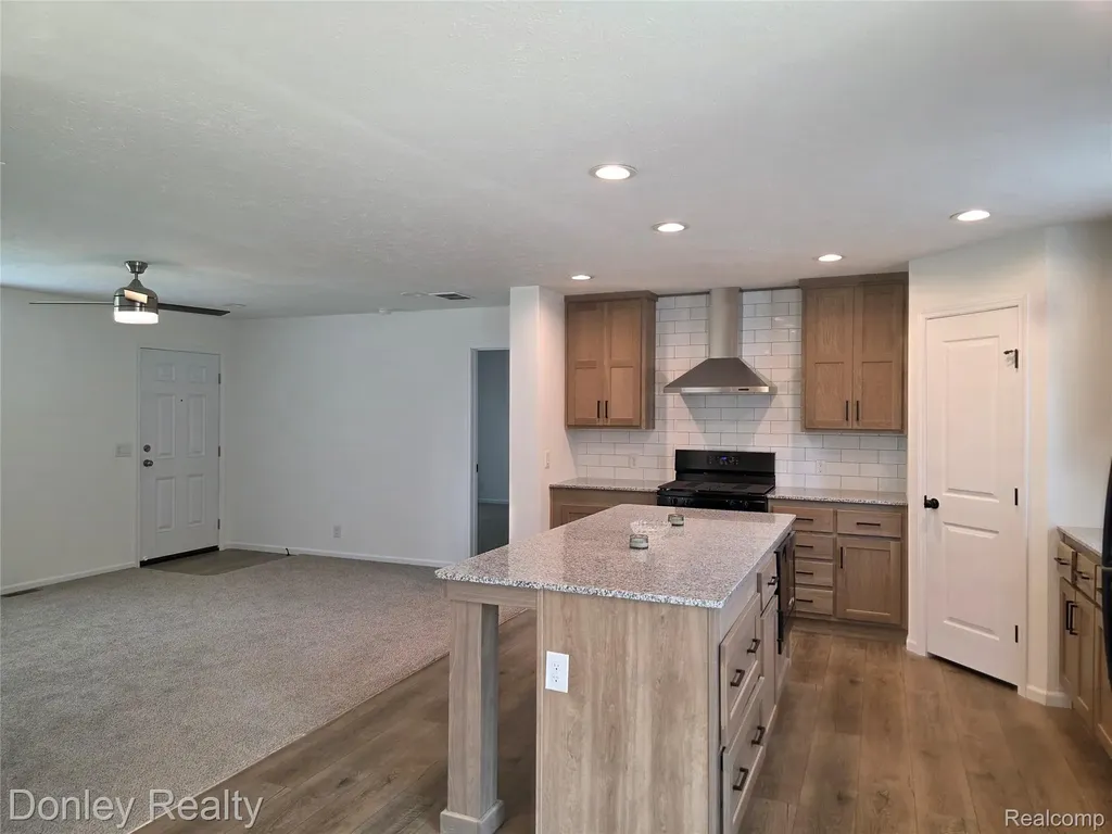 20 Hillview Peck Village MI 48466
