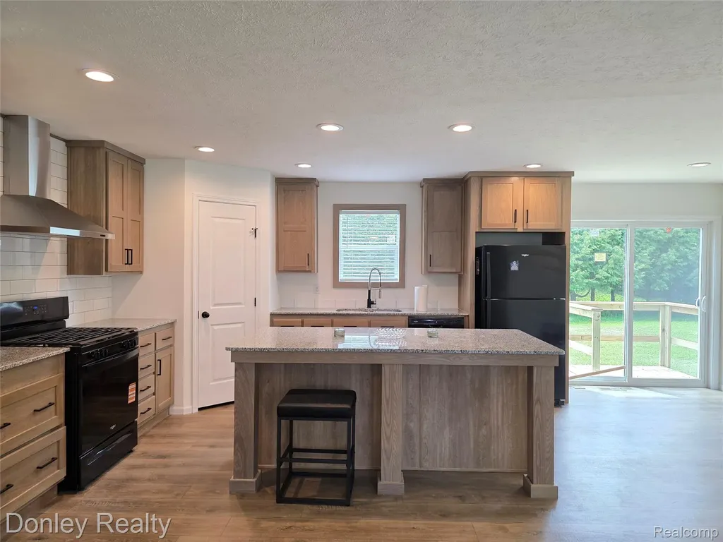 20 Hillview Peck Village MI 48466