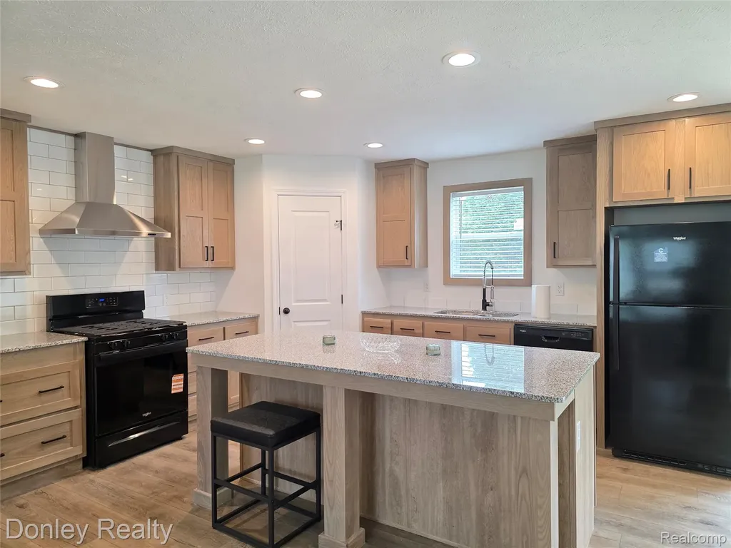 20 Hillview Peck Village MI 48466