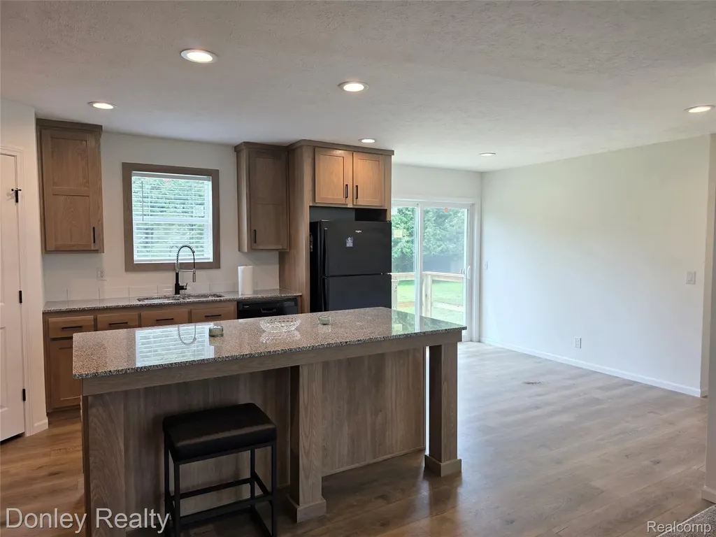 20 Hillview Peck Village MI 48466