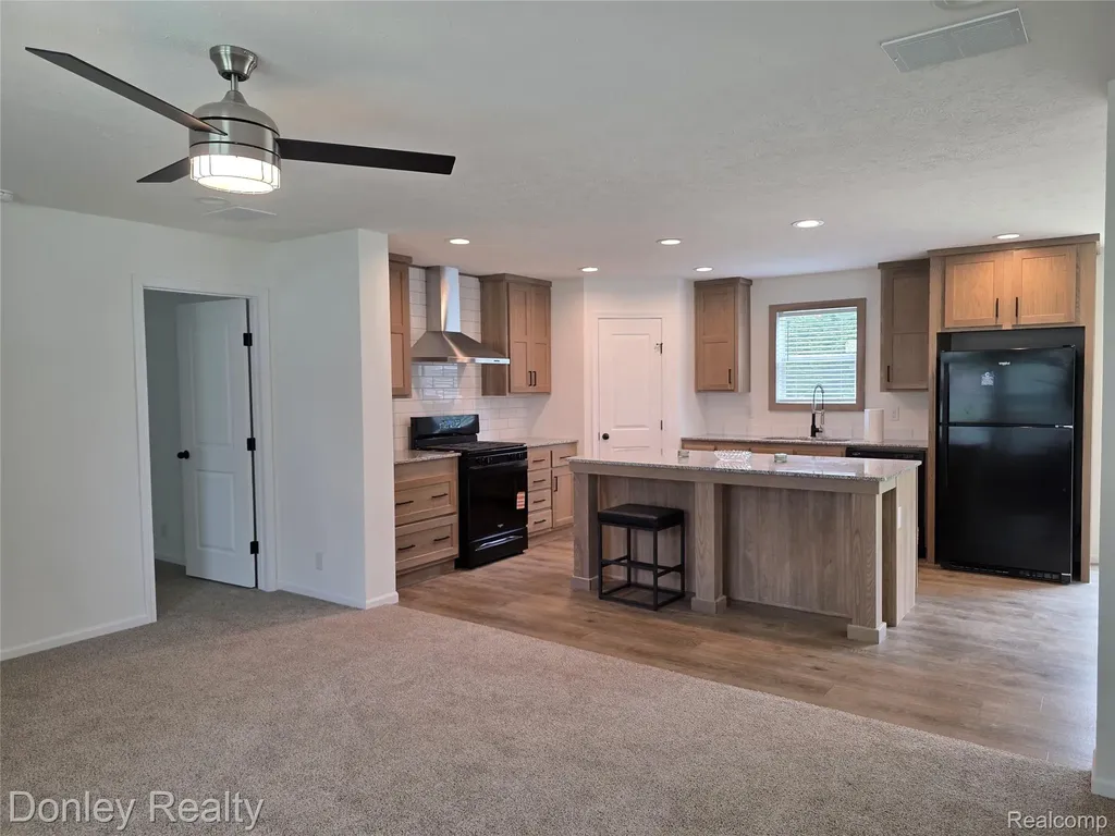 20 Hillview Peck Village MI 48466