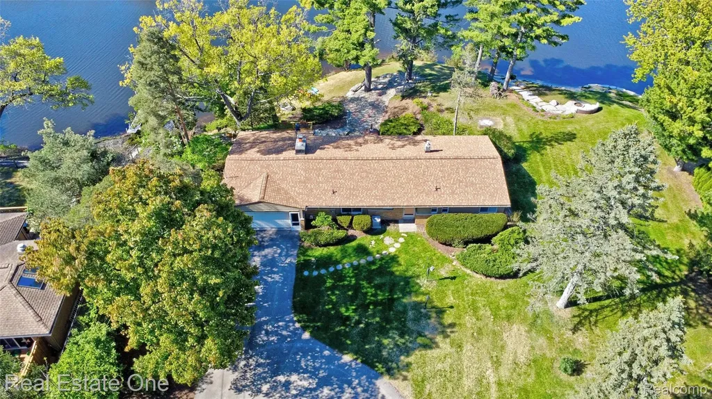 1140 Seneca Road Orion Charter Township MI 48362