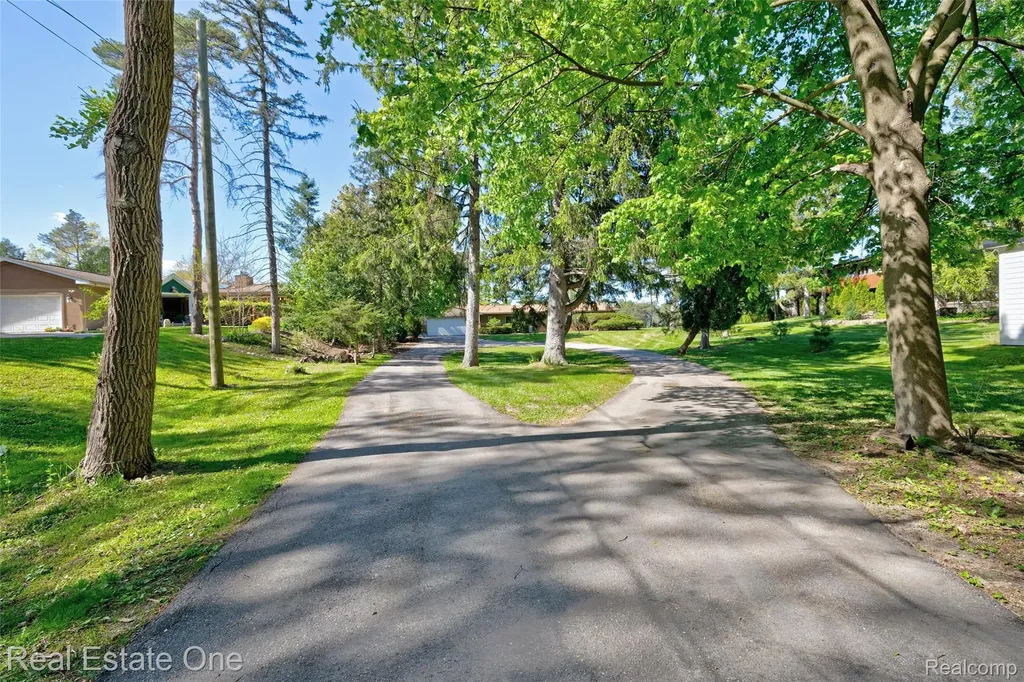 1140 Seneca Road Orion Charter Township MI 48362