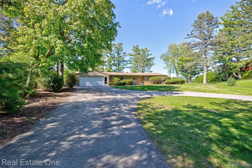 1140 Seneca Road Orion Charter Township MI 48362