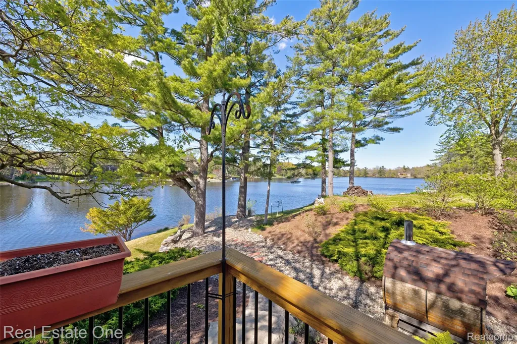 1140 Seneca Road Orion Charter Township MI 48362