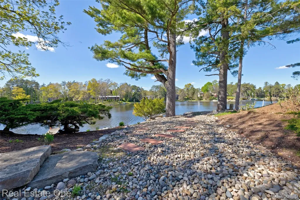 1140 Seneca Road Orion Charter Township MI 48362