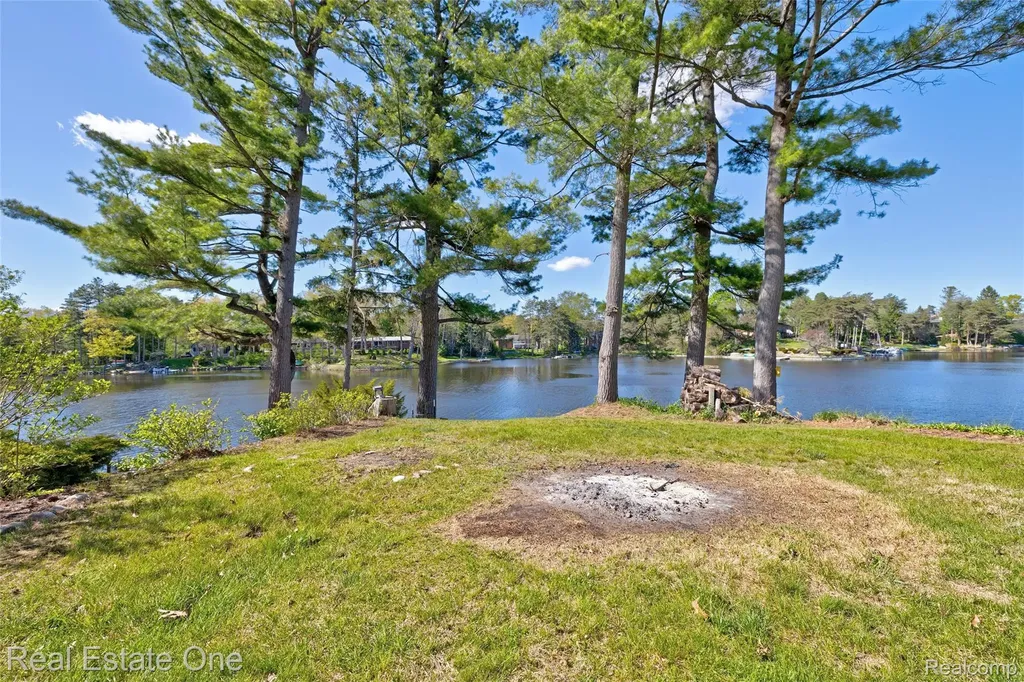 1140 Seneca Road Orion Charter Township MI 48362