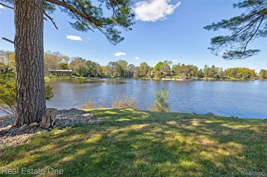 1140 Seneca Road Orion Charter Township MI 48362