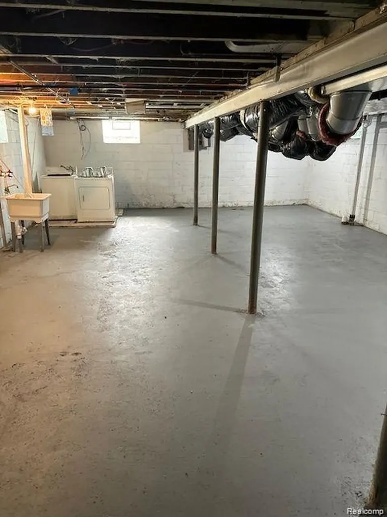 8501 Roselawn Street Detroit City MI 48204