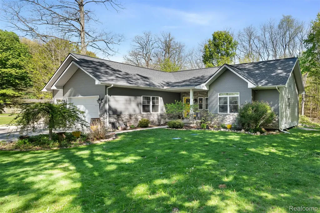 8306 Foster Road Springfield Charter Township MI 48346