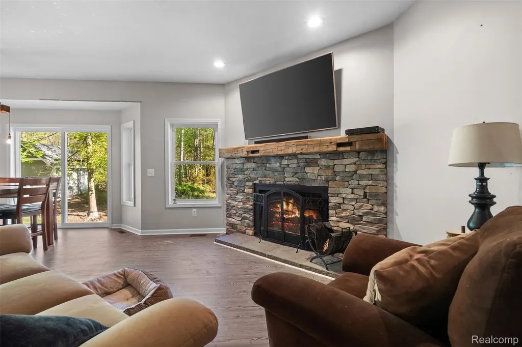 8306 Foster Road Springfield Charter Township MI 48346