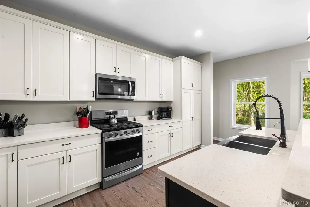 8306 Foster Road Springfield Charter Township MI 48346
