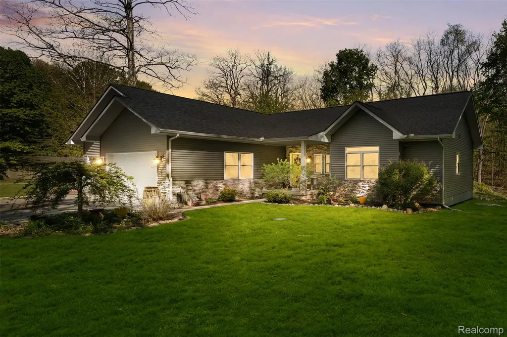 8306 Foster Road Springfield Charter Township MI 48346