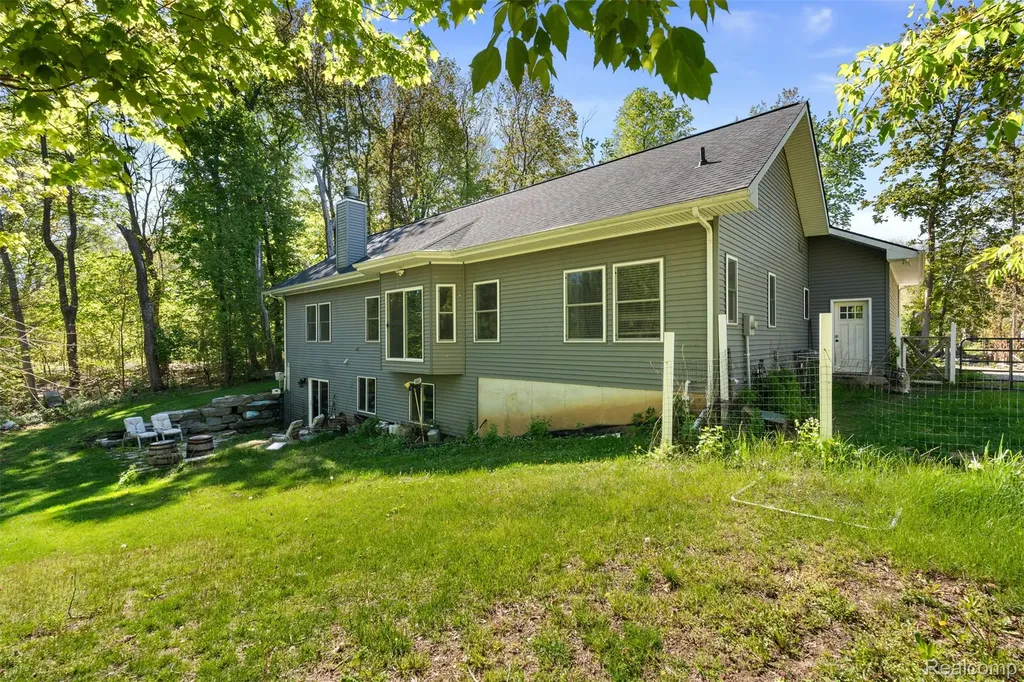 8306 Foster Road Springfield Charter Township MI 48346