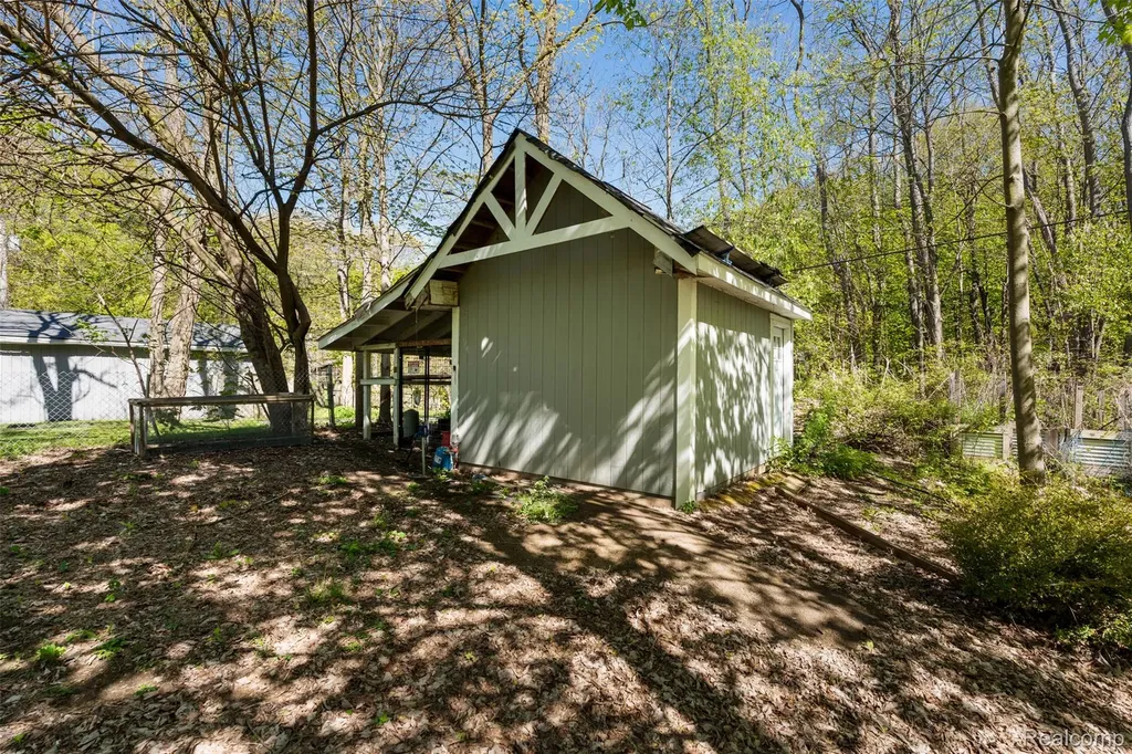 8306 Foster Road Springfield Charter Township MI 48346