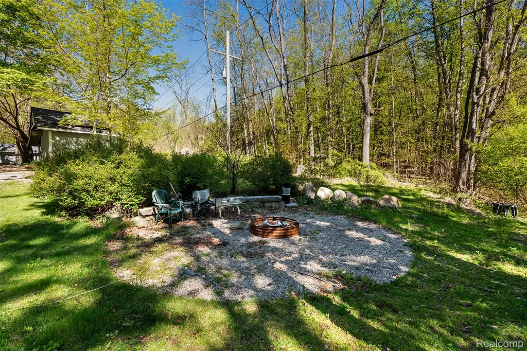 8306 Foster Road Springfield Charter Township MI 48346