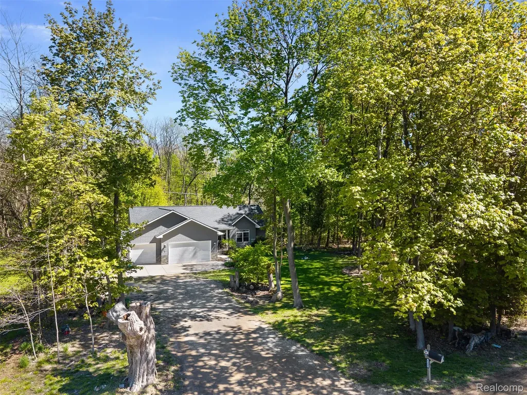 8306 Foster Road Springfield Charter Township MI 48346