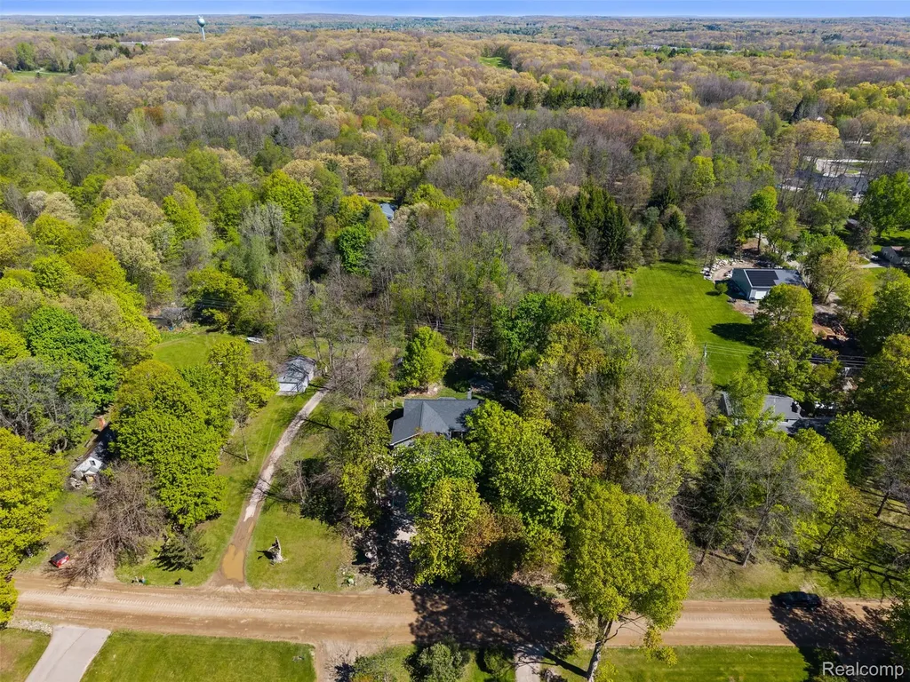 8306 Foster Road Springfield Charter Township MI 48346