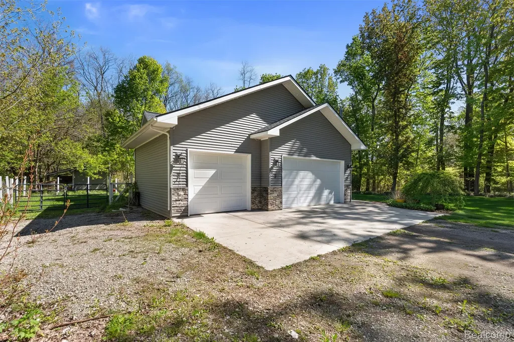 8306 Foster Road Springfield Charter Township MI 48346