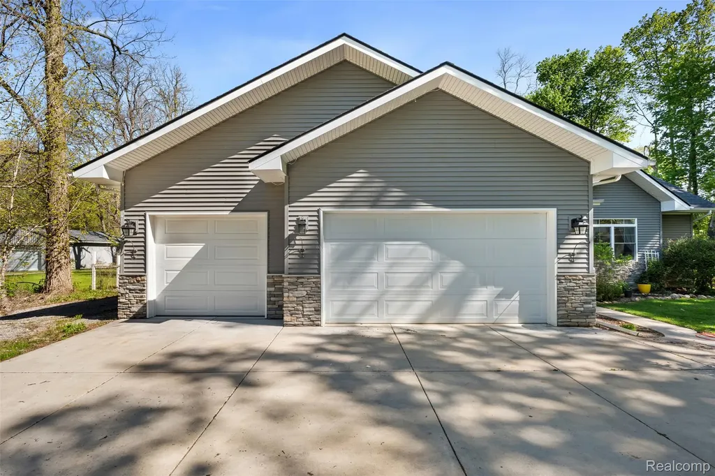 8306 Foster Road Springfield Charter Township MI 48346