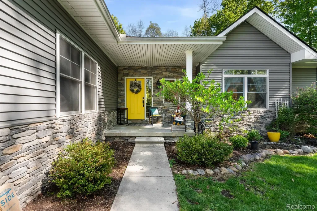 8306 Foster Road Springfield Charter Township MI 48346
