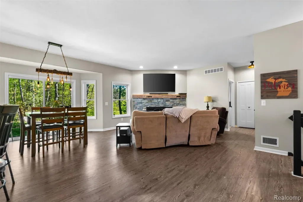 8306 Foster Road Springfield Charter Township MI 48346