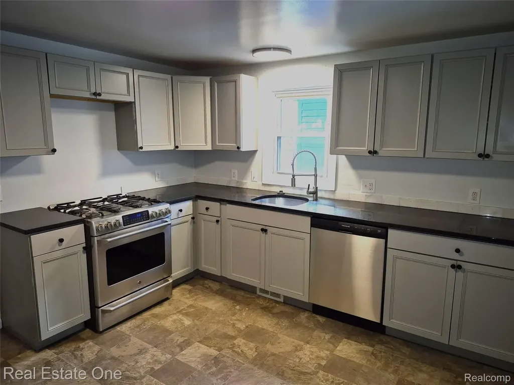 51 Elizabeth Street River Rouge City MI 48218