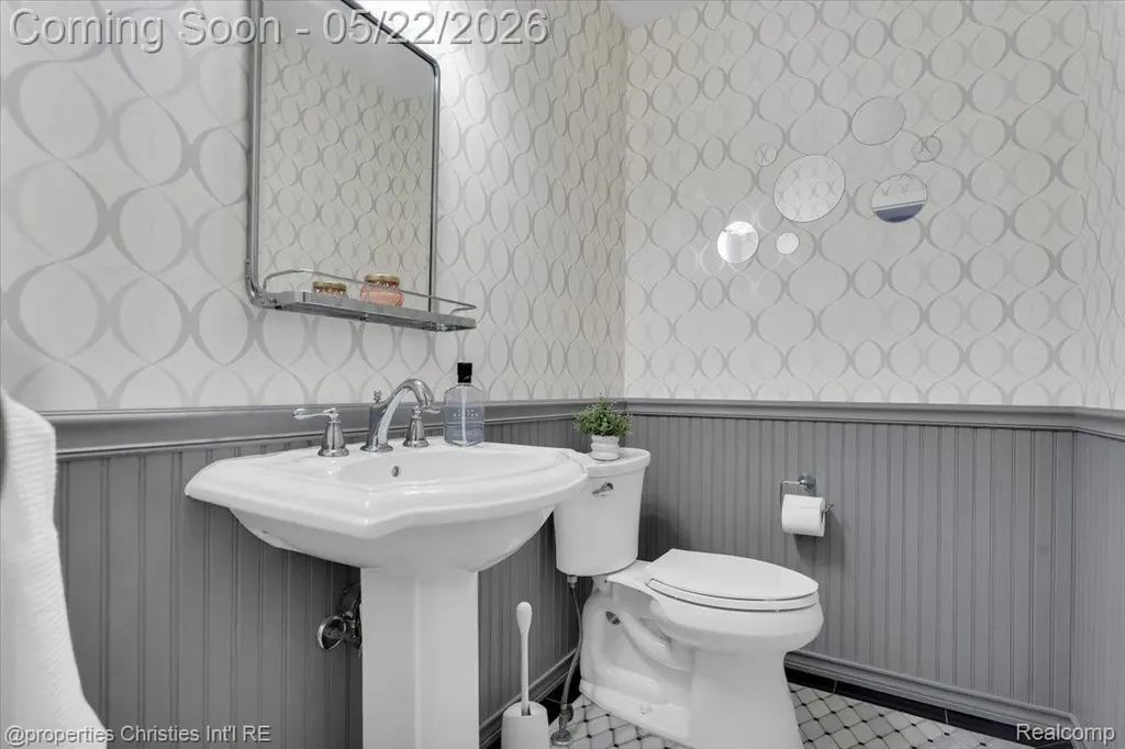 6225 Golfview Drive Bloomfield Charter Township MI 48301