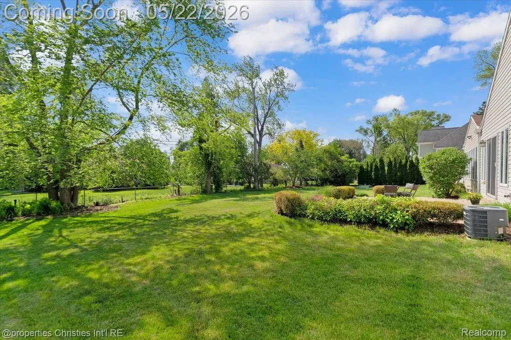 6225 Golfview Drive Bloomfield Charter Township MI 48301