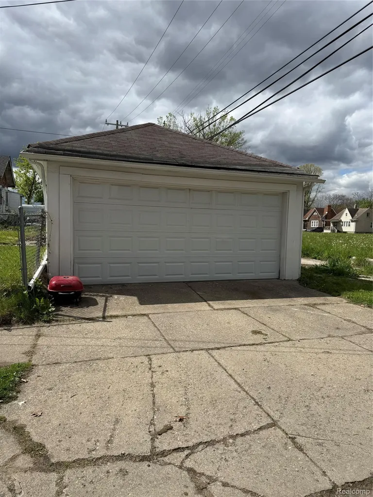12215 Cherrylawn Street Detroit City MI 48204
