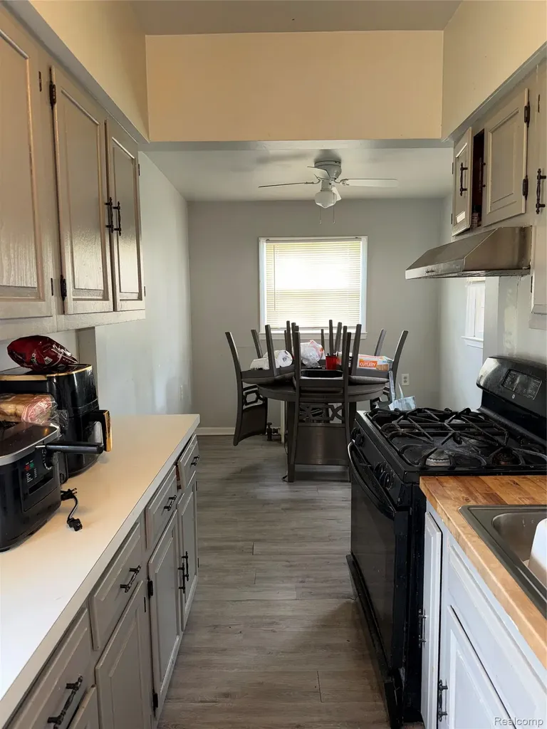 12215 Cherrylawn Street Detroit City MI 48204