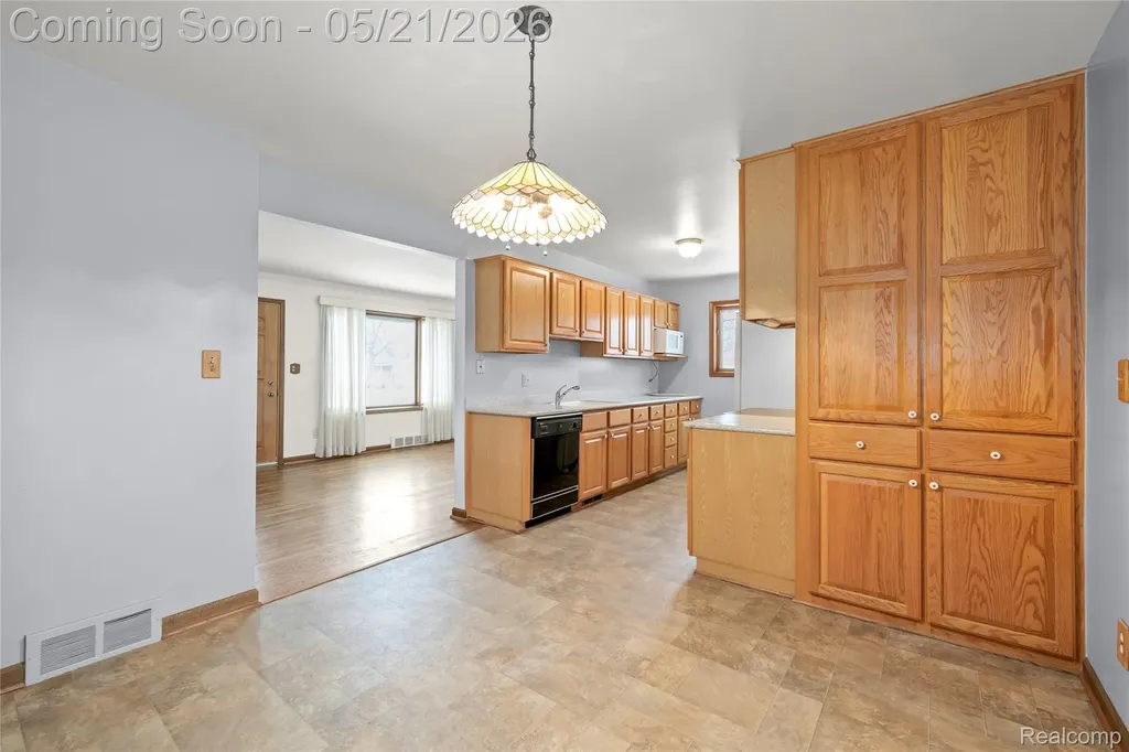 36436 Center Court Wayne City MI 48184