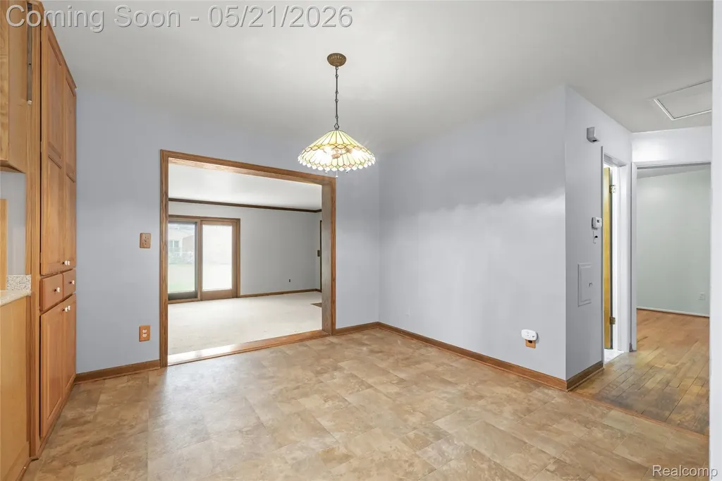 36436 Center Court Wayne City MI 48184