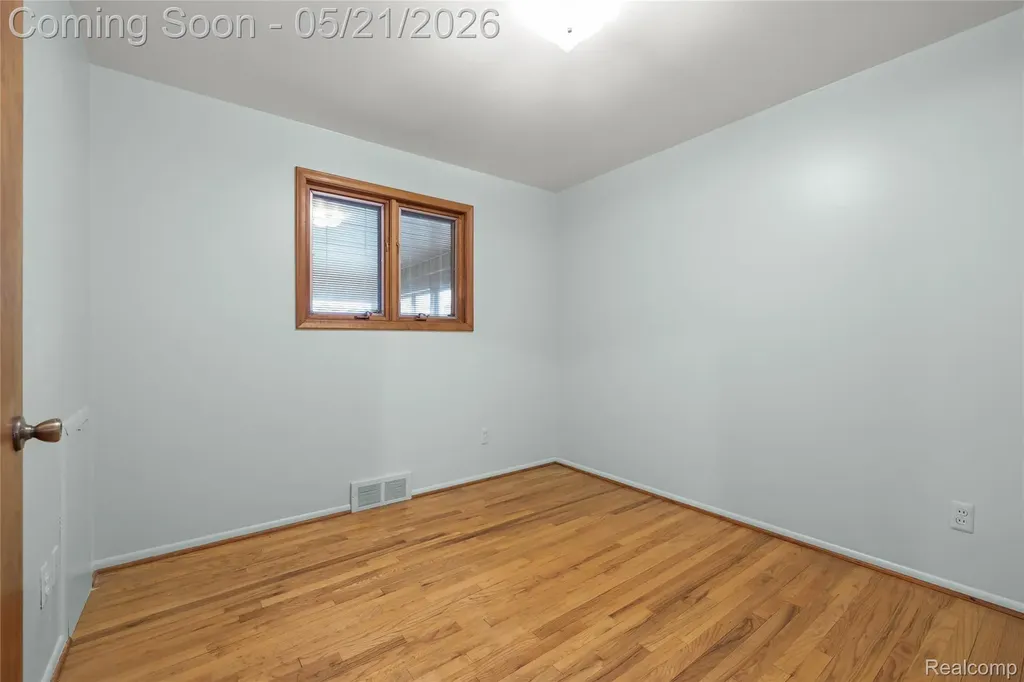 36436 Center Court Wayne City MI 48184