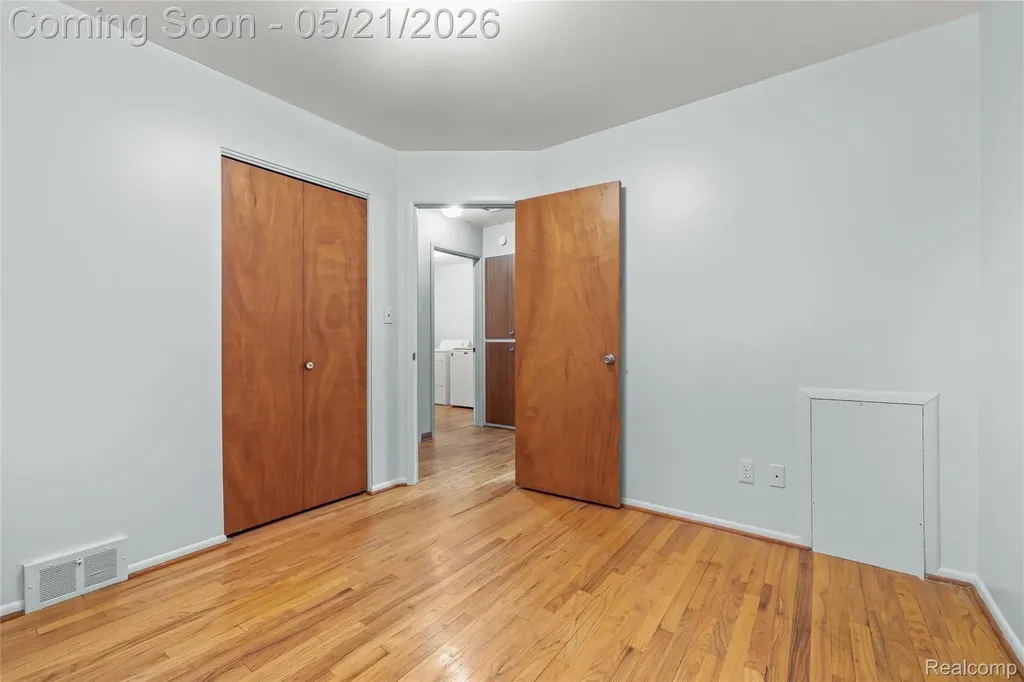 36436 Center Court Wayne City MI 48184