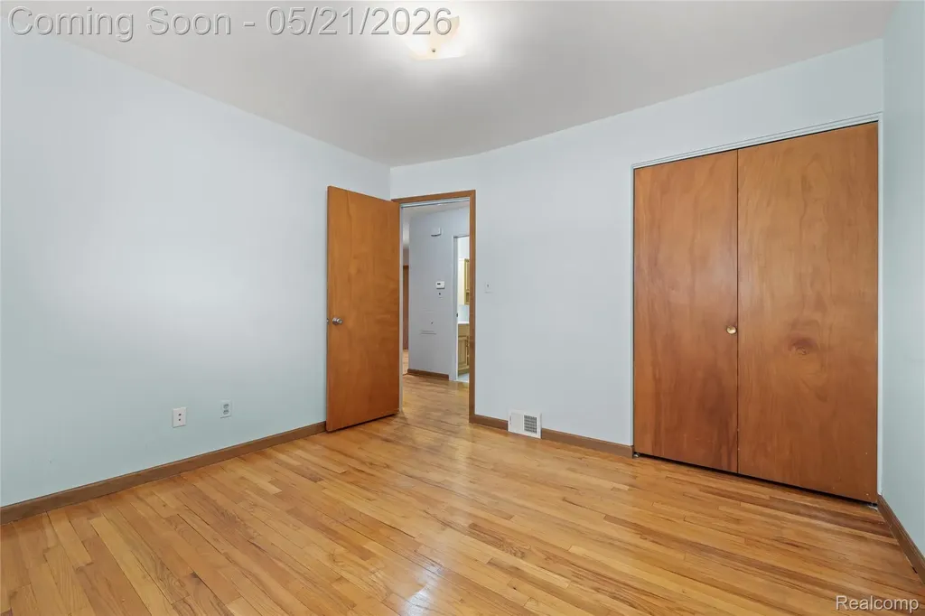 36436 Center Court Wayne City MI 48184
