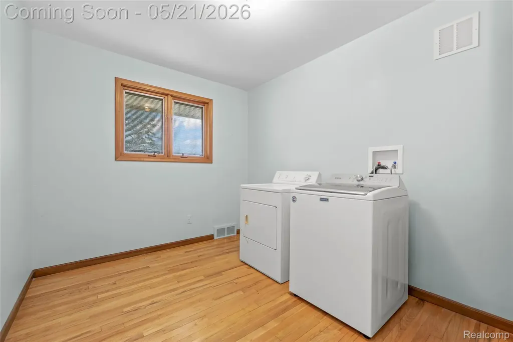 36436 Center Court Wayne City MI 48184
