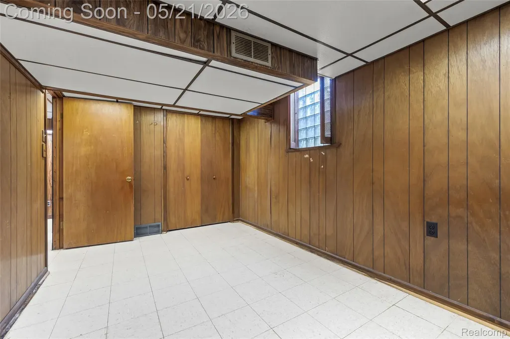 36436 Center Court Wayne City MI 48184