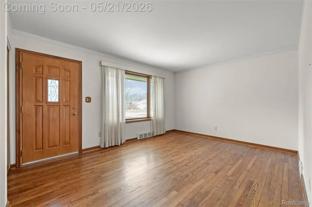 36436 Center Court Wayne City MI 48184