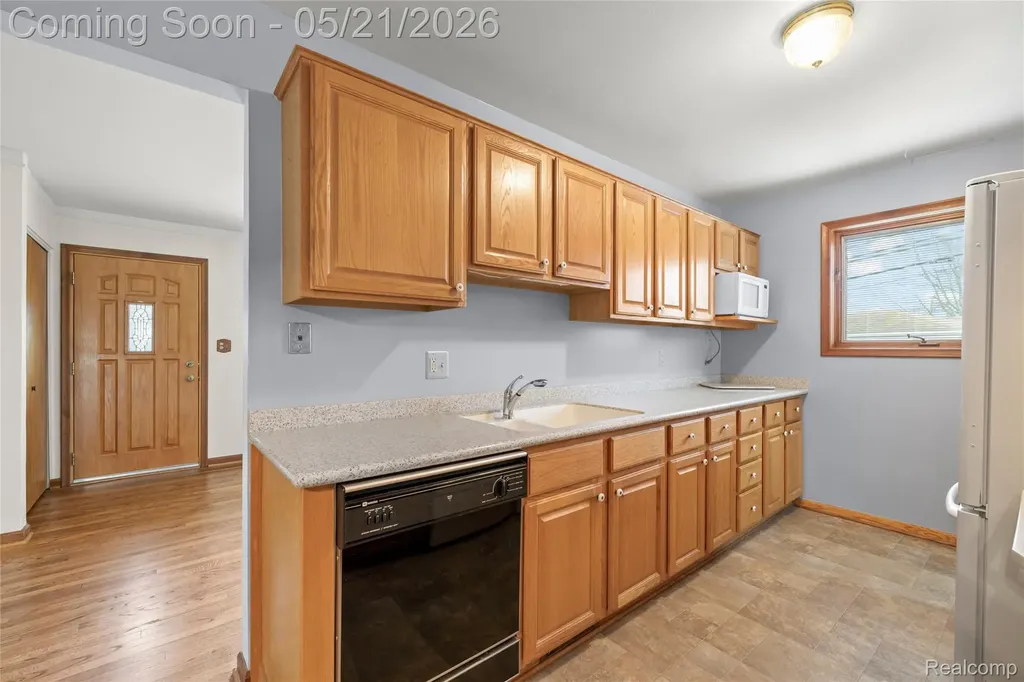 36436 Center Court Wayne City MI 48184