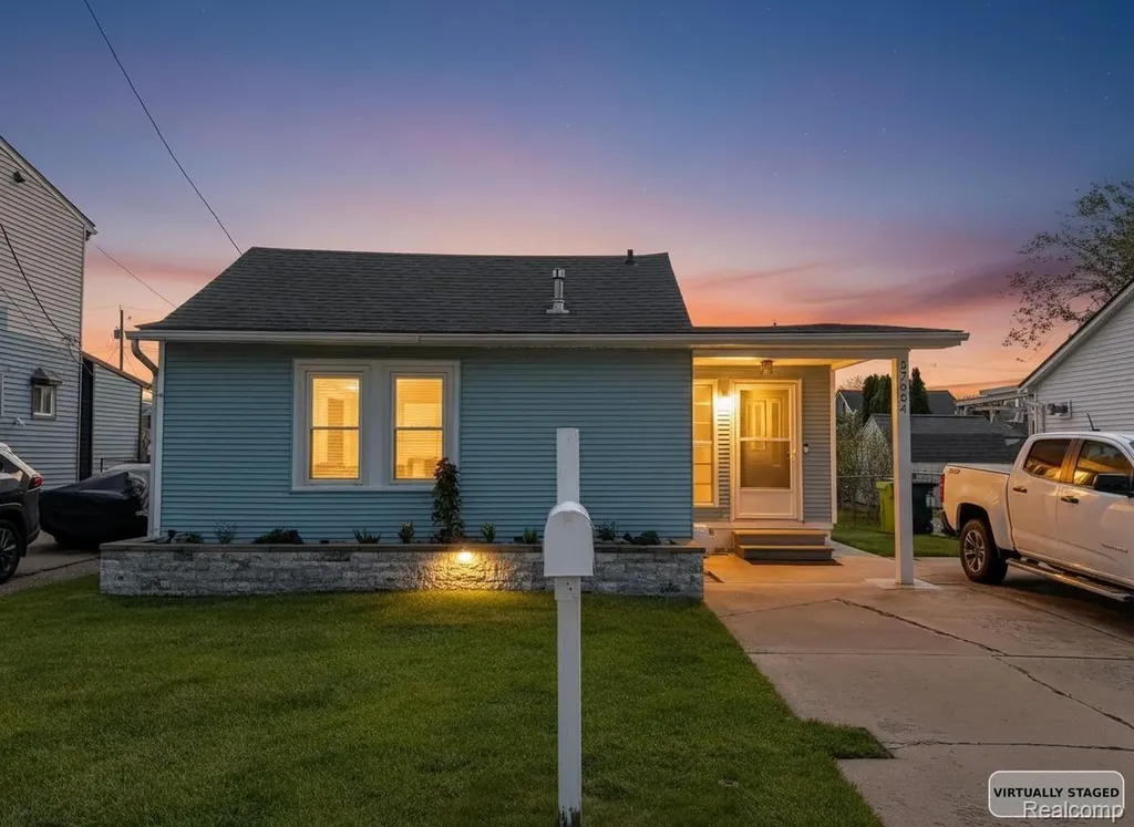 37884 Maplehill Street Harrison Charter Township MI 48045
