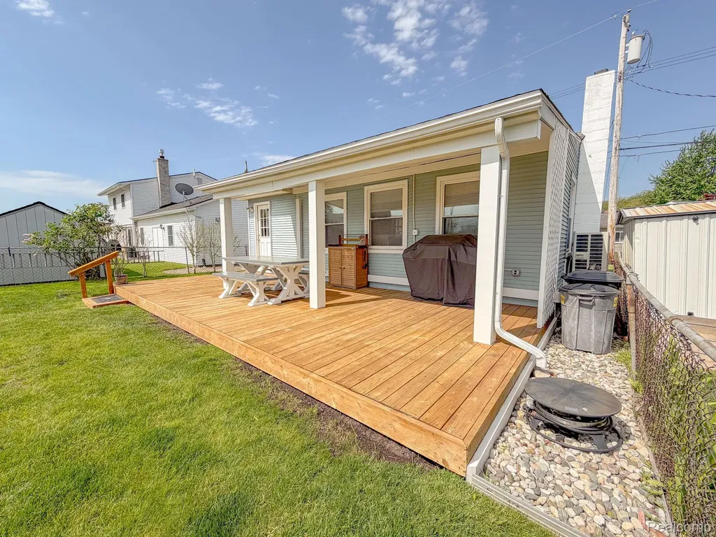 37884 Maplehill Street Harrison Charter Township MI 48045