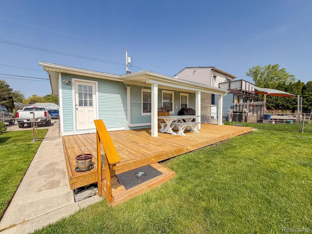 37884 Maplehill Street Harrison Charter Township MI 48045