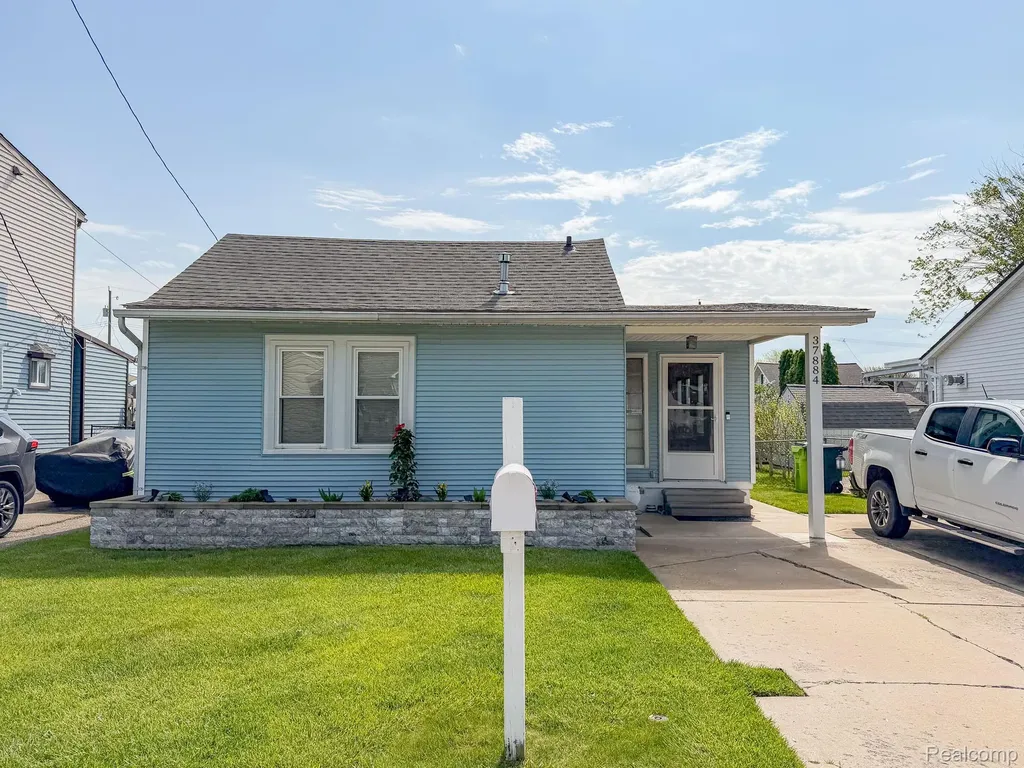 37884 Maplehill Street Harrison Charter Township MI 48045